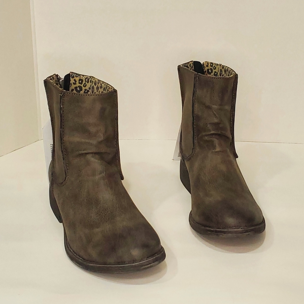 Billabong Distressed Brown Ankle Booties with Animal Print Lining - Picture 2 of 10